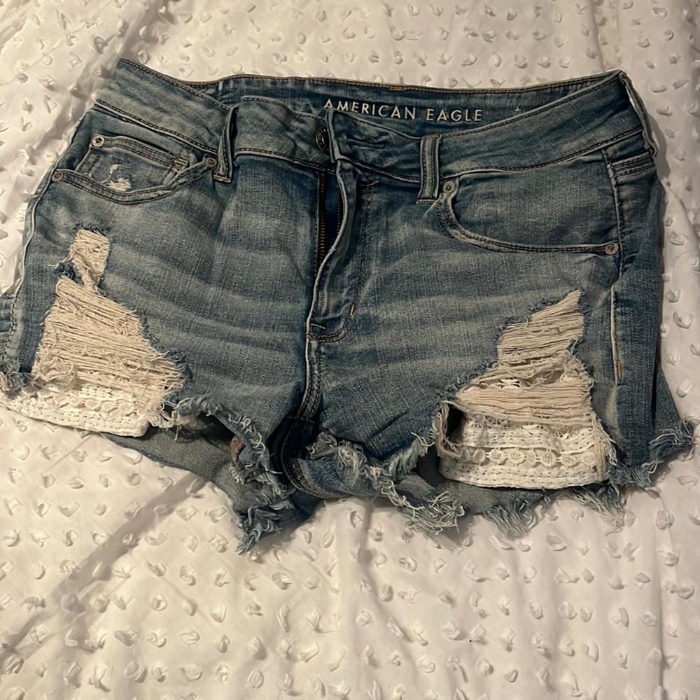 Super cute lace pocket American eagle shorts!